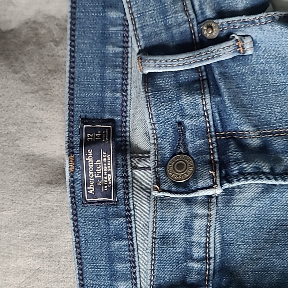 Abercrombie & Fitch ultra high rise super skinny jean